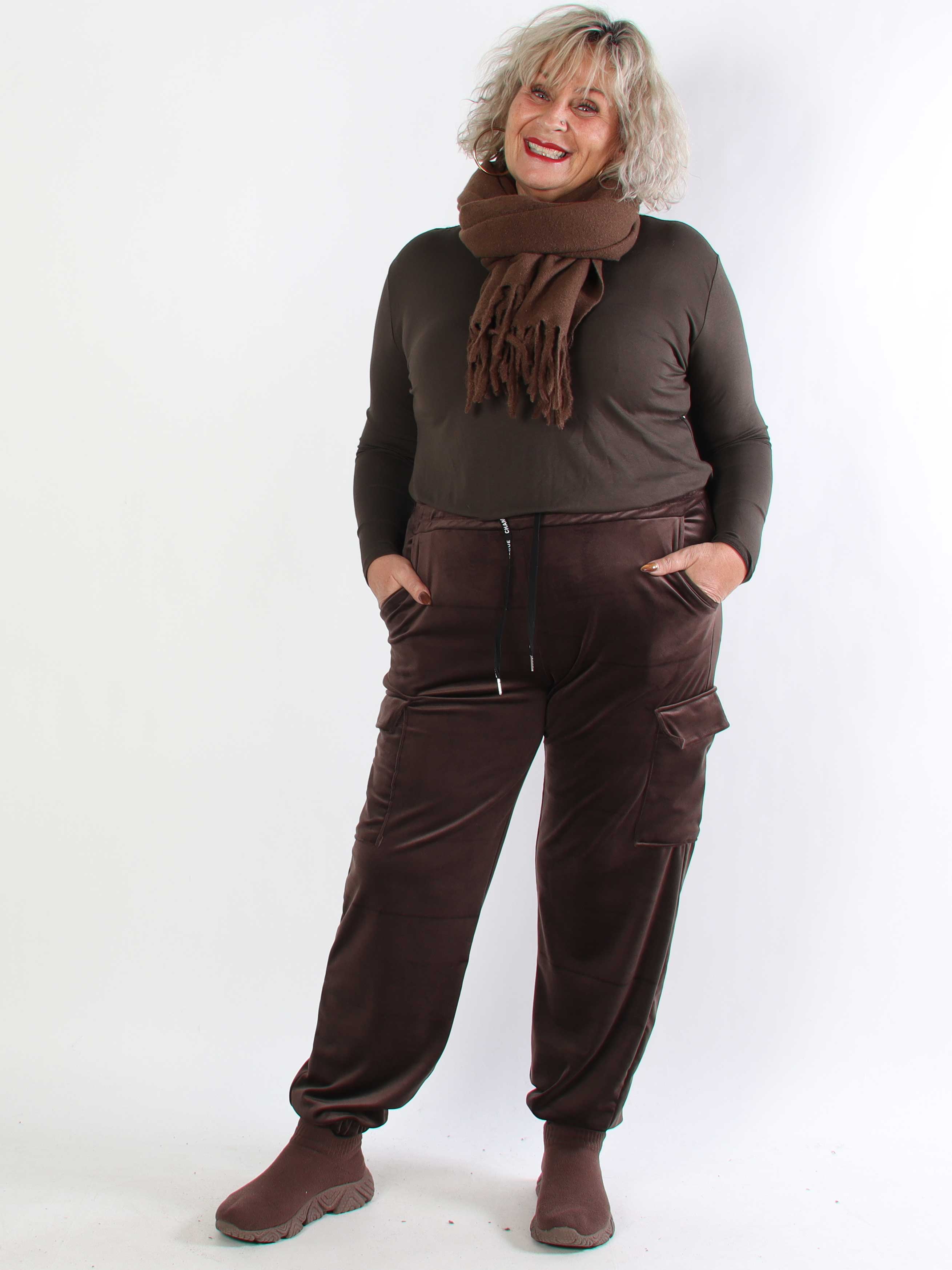 Pippa - Bløde plus size cargobukser i velour